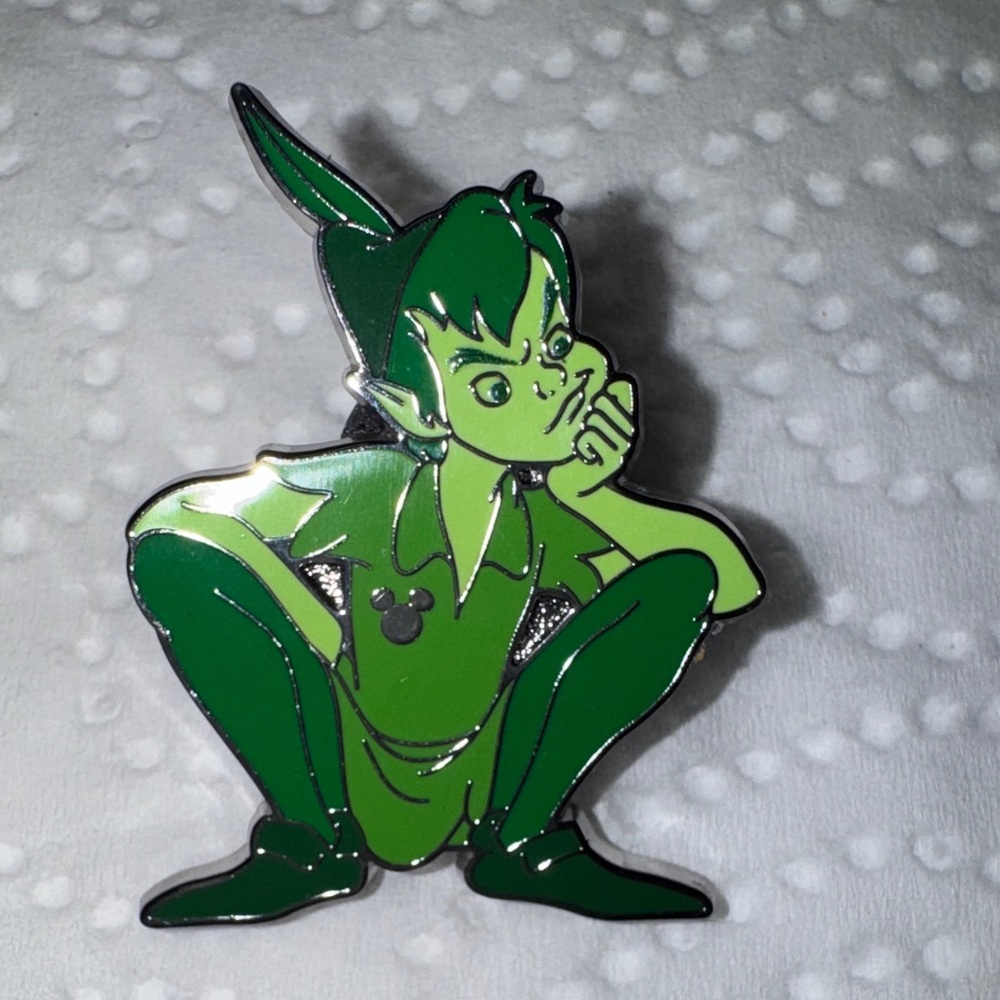 Disney Hidden Mickey Pin Peter Pan 2025 Wave B "Green Color Story" series.